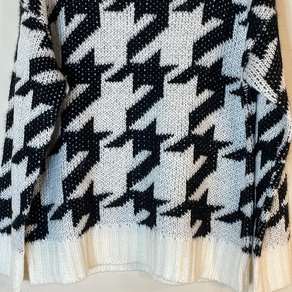 NWT. JOHN + JENN Rickey Houndstooth Crew Neck Sweater. Large - Picture 5 of 10